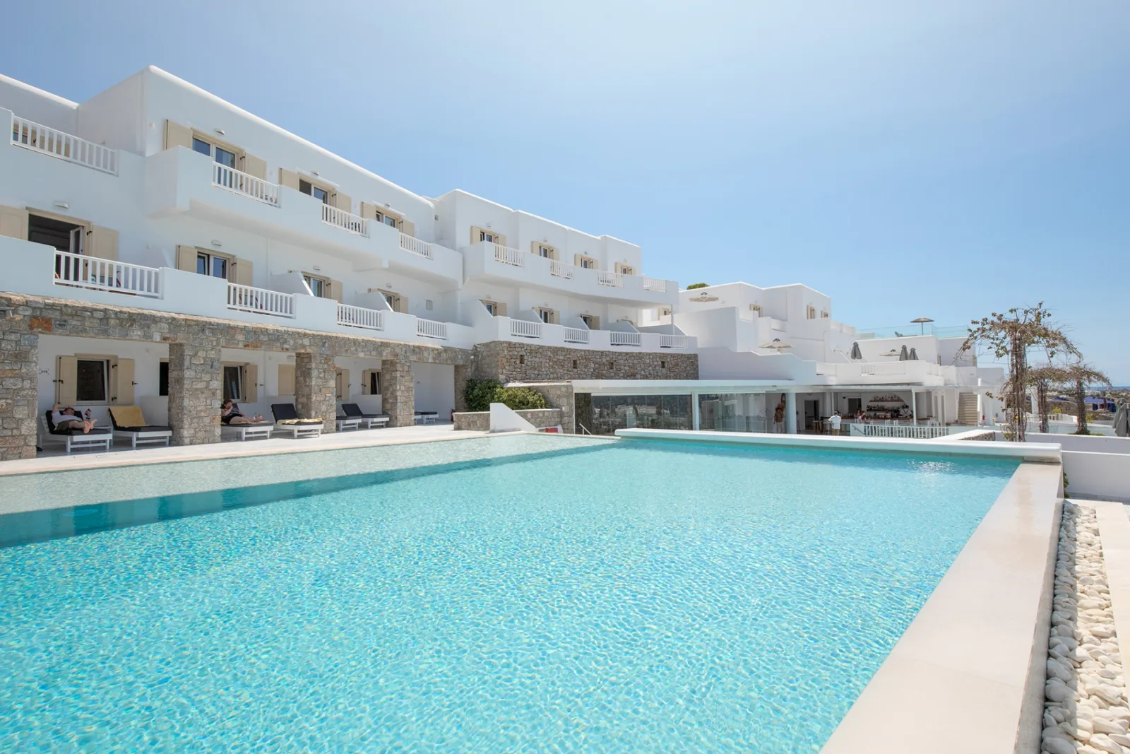 מלון The George Hotel Mykonos בפלאטיס יאלוס עם בריכה ונוף לים האגאי