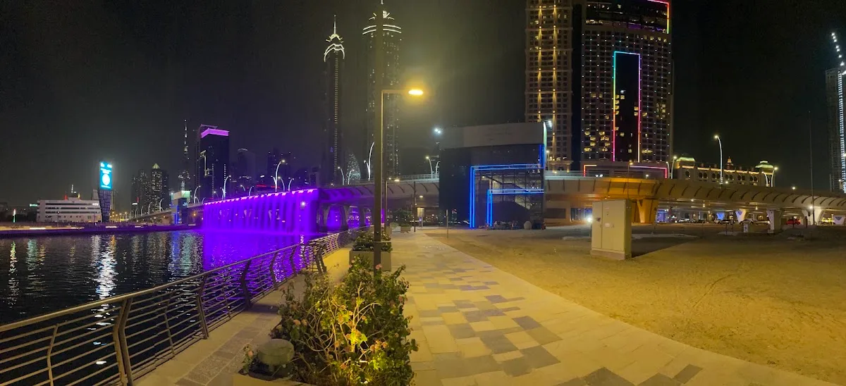 v hotel dubai