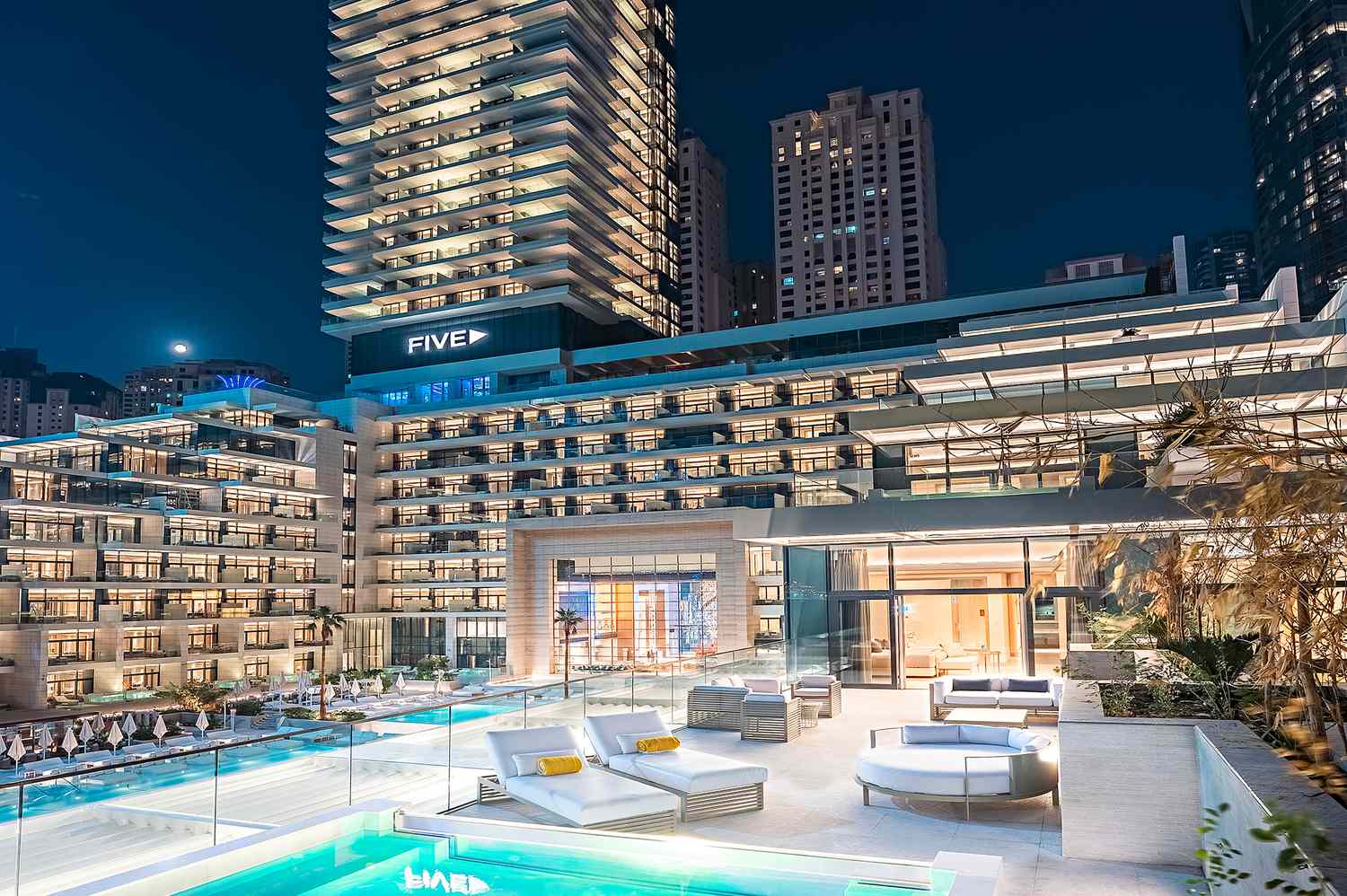 FIVE LUXE