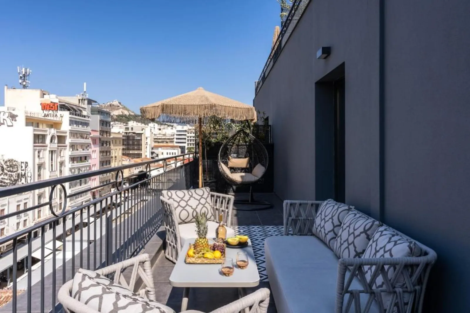 Play Theatrou, a member of Brown Hotels